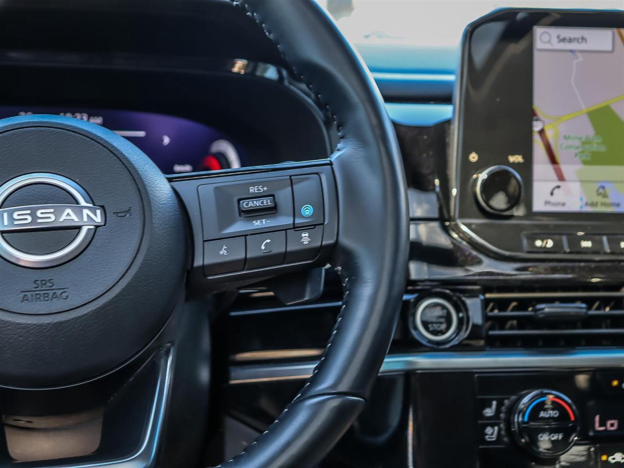 2024 Nissan Pathfinder Platinum AWD 7 PASSENGER TRAILER HITCH 1 OWNER CLE Photo