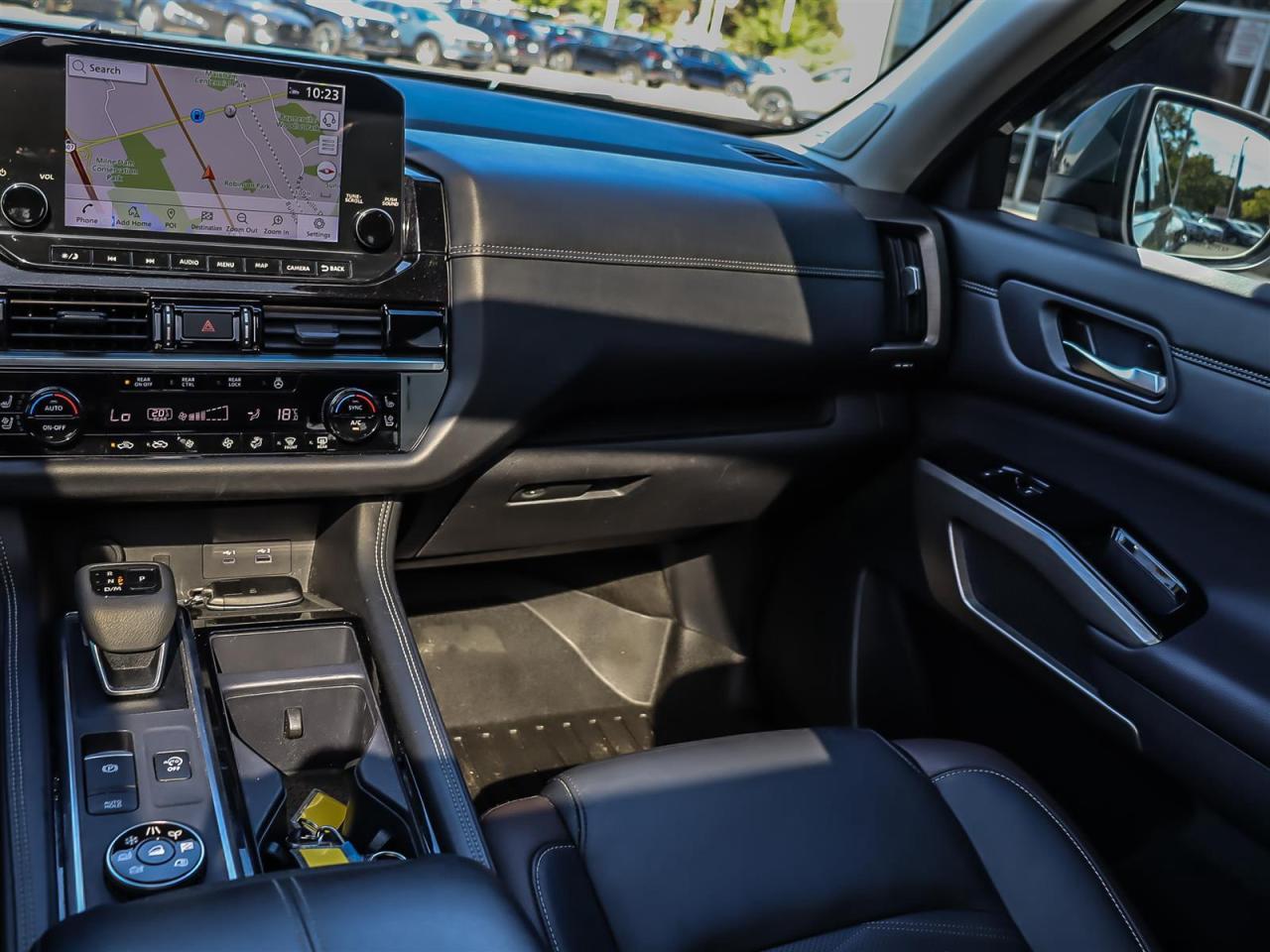 2024 Nissan Pathfinder Platinum AWD 7 PASSENGER TRAILER HITCH 1 OWNER CLE Photo