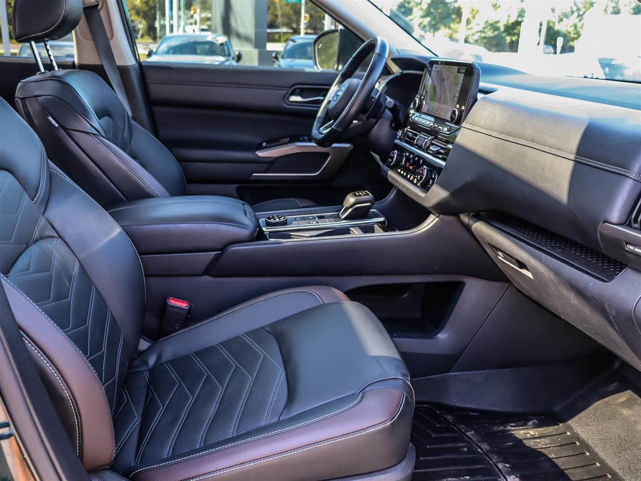 2024 Nissan Pathfinder Platinum AWD 7 PASSENGER TRAILER HITCH 1 OWNER CLE Photo