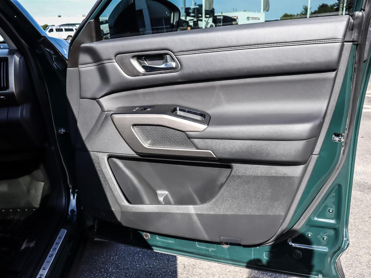 2024 Nissan Pathfinder Platinum AWD 7 PASSENGER TRAILER HITCH 1 OWNER CLE Photo