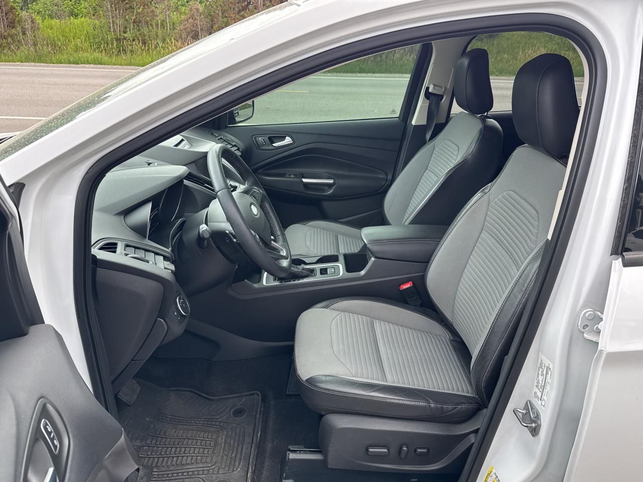 2018 Ford Escape SE, nav, backup cam Photo