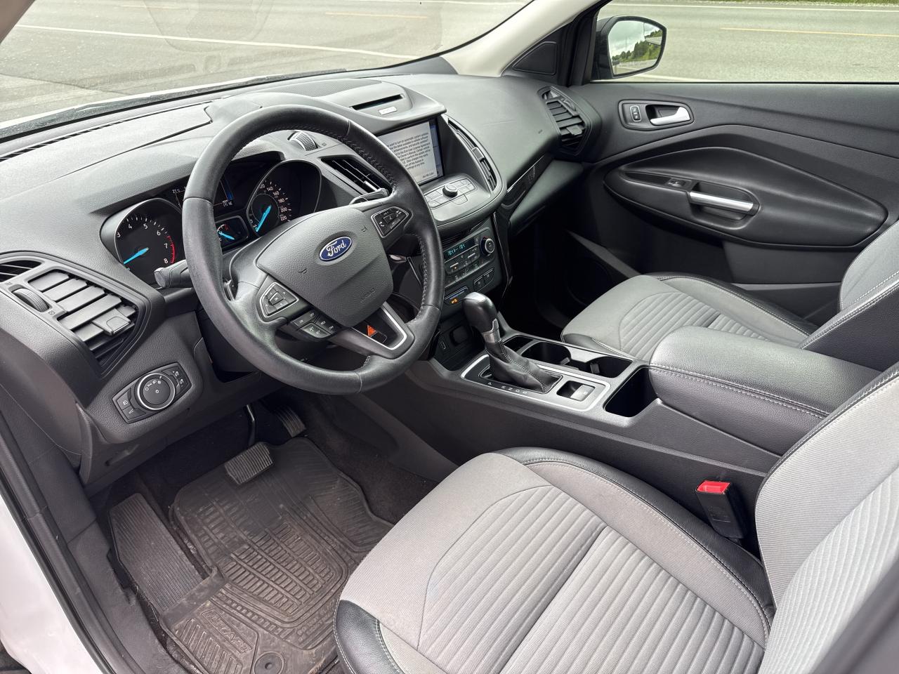 2018 Ford Escape SE, nav, backup cam Photo