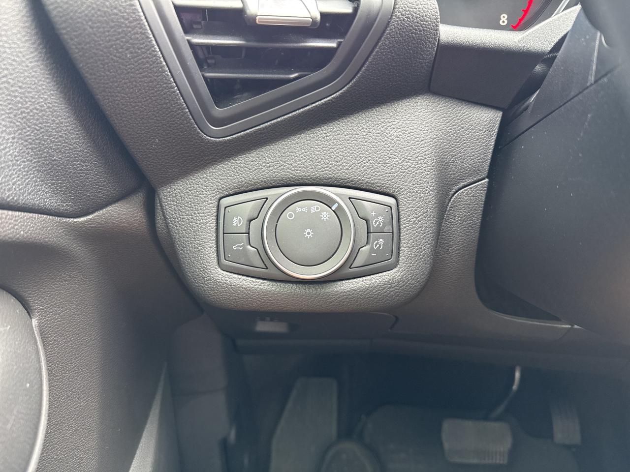 2018 Ford Escape SE, nav, backup cam Photo