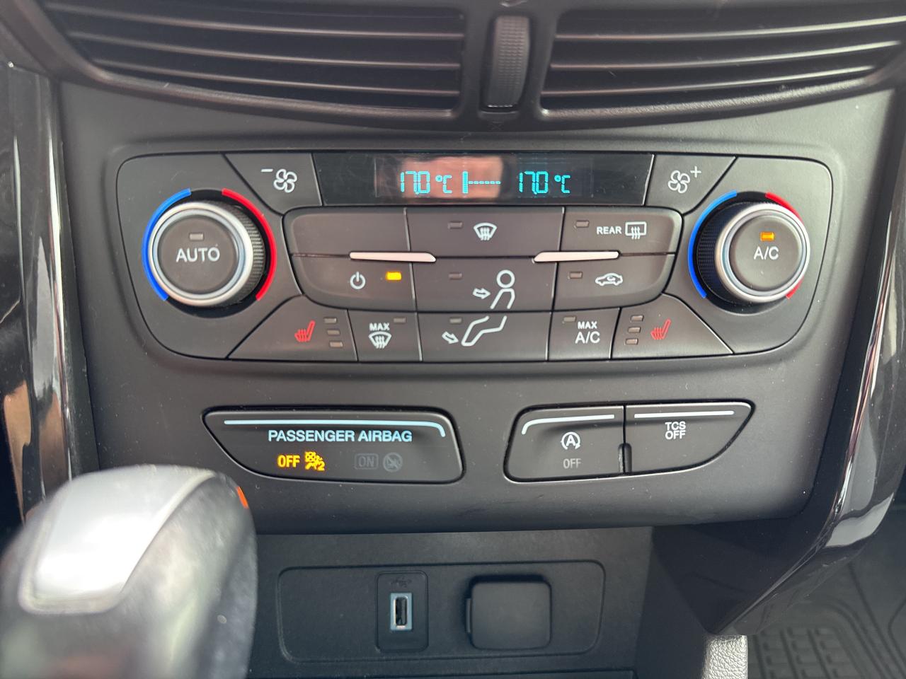 2018 Ford Escape SE, nav, backup cam Photo