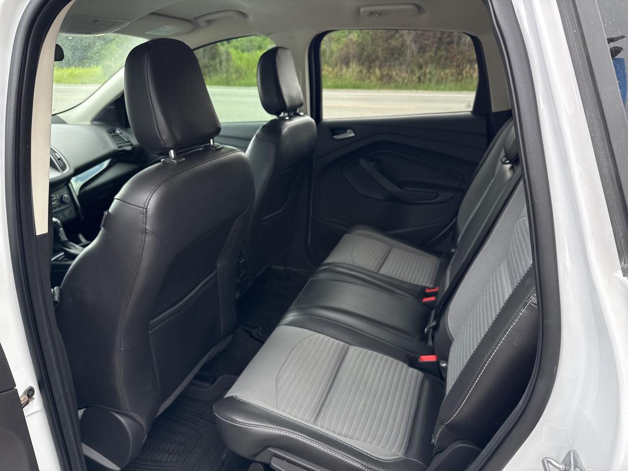 2018 Ford Escape SE, nav, backup cam Photo