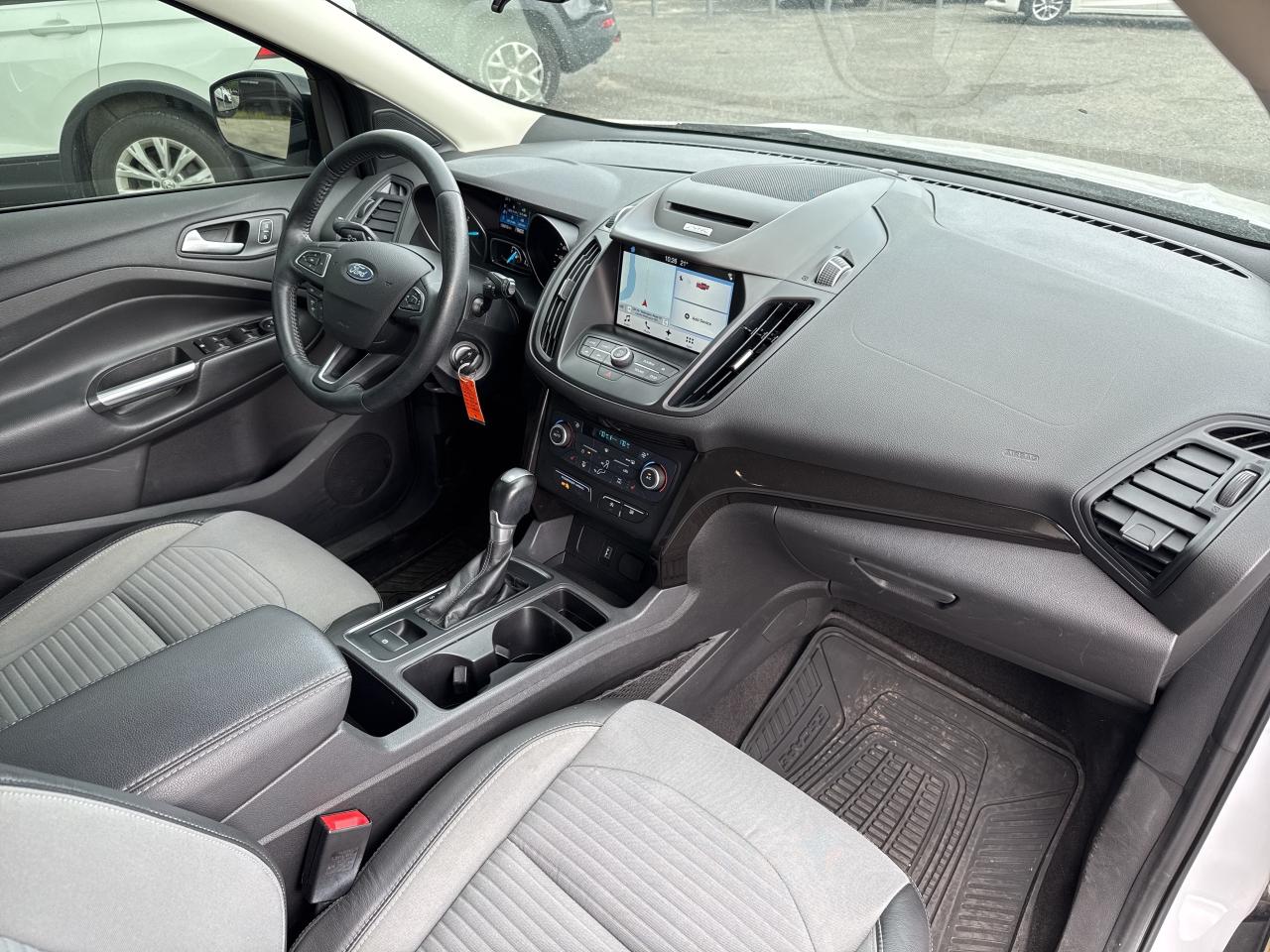 2018 Ford Escape SE, nav, backup cam Photo