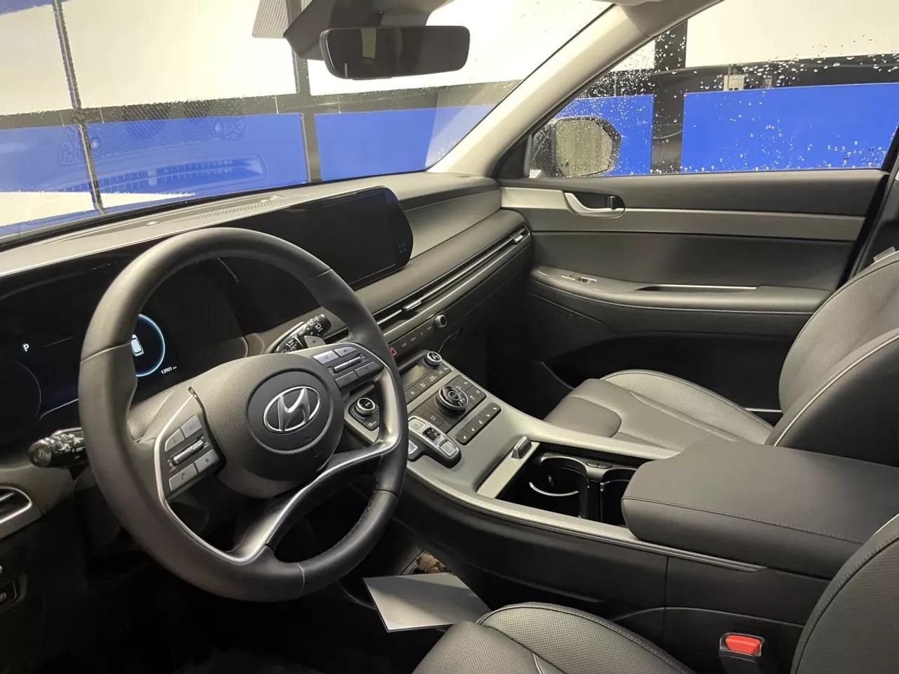2025 Hyundai PALISADE URBAN   LEATHER  SUNROOF   HEATED SEATS   HEATED W Photo