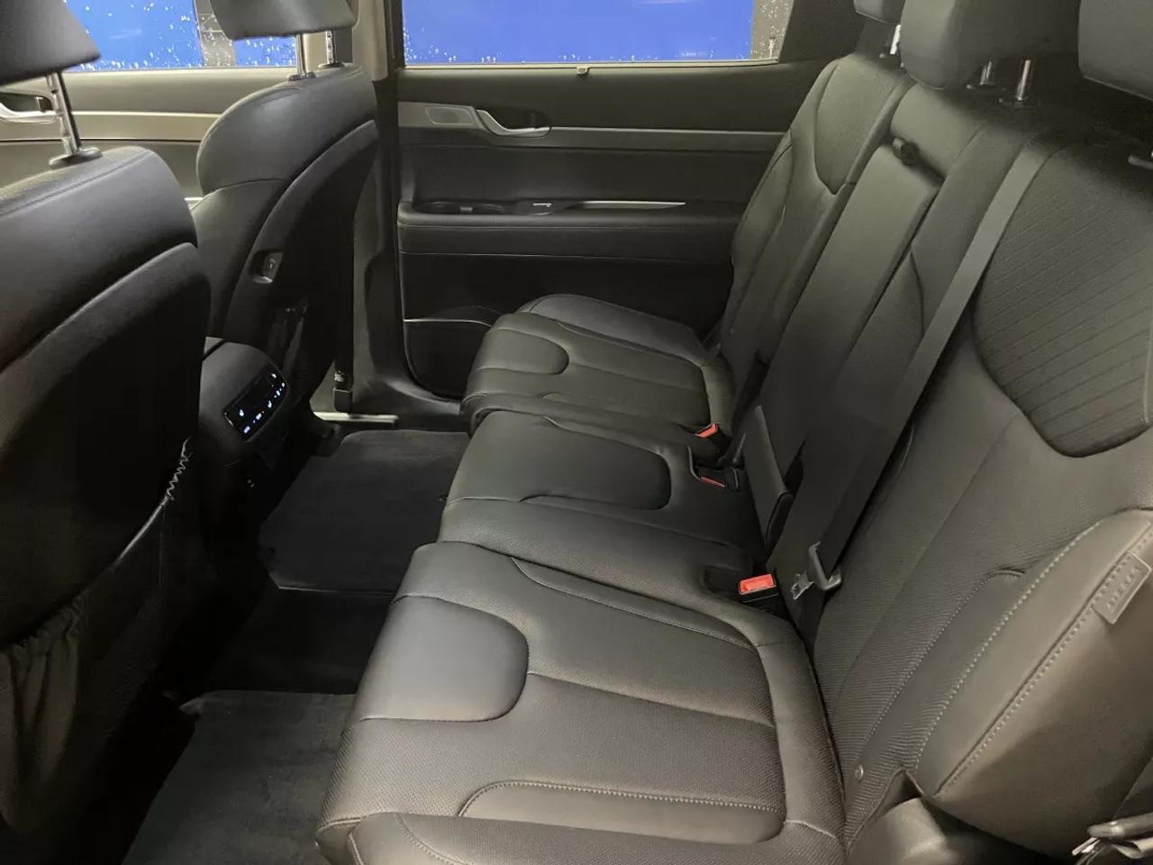 2025 Hyundai PALISADE URBAN   LEATHER  SUNROOF   HEATED SEATS   HEATED W Photo