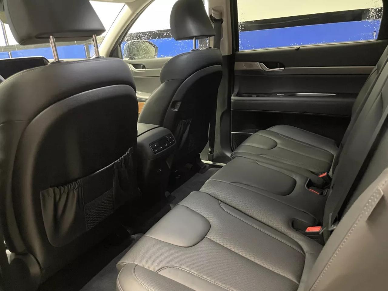 2025 Hyundai PALISADE URBAN   LEATHER  SUNROOF   HEATED SEATS   HEATED W Photo
