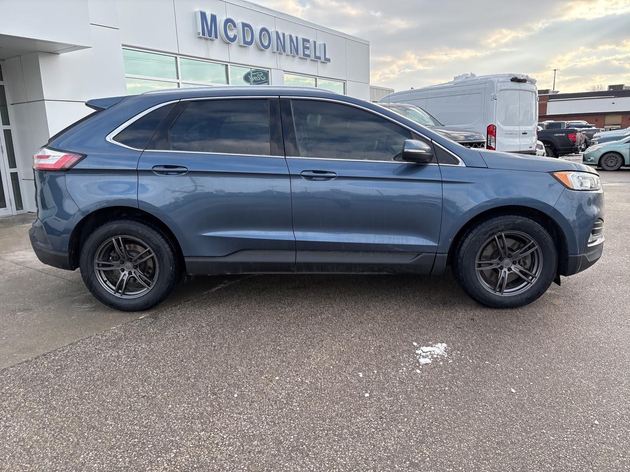 2019 Ford Edge SEL Photo2