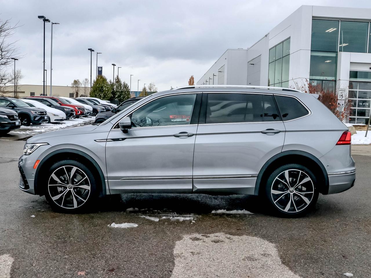 2024 Volkswagen Tiguan HIGHLINE R-LINE 4MOTION Photo4