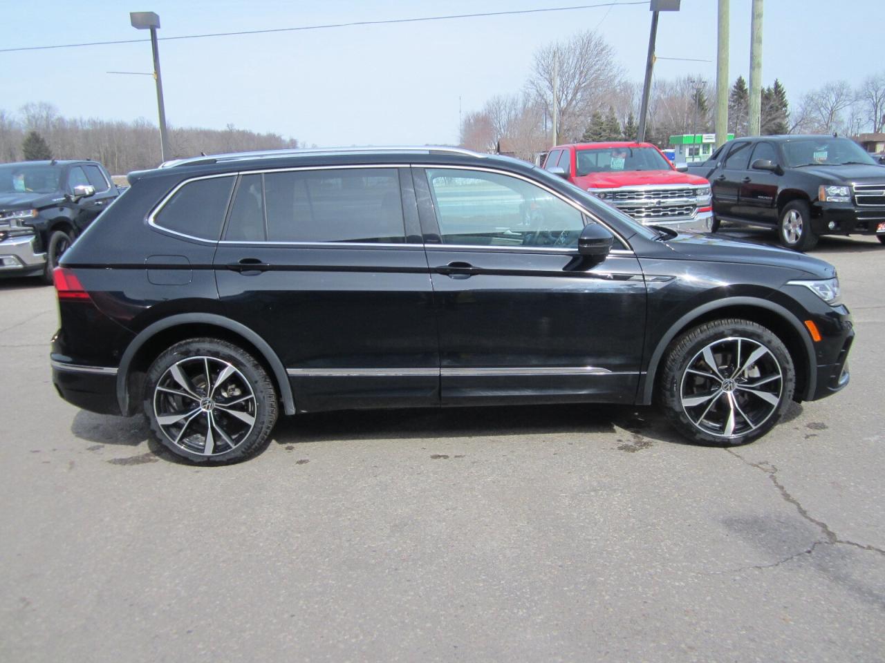 2024 Volkswagen Tiguan Highline R-Line 4MOTION NO ACCIDENTS Photo