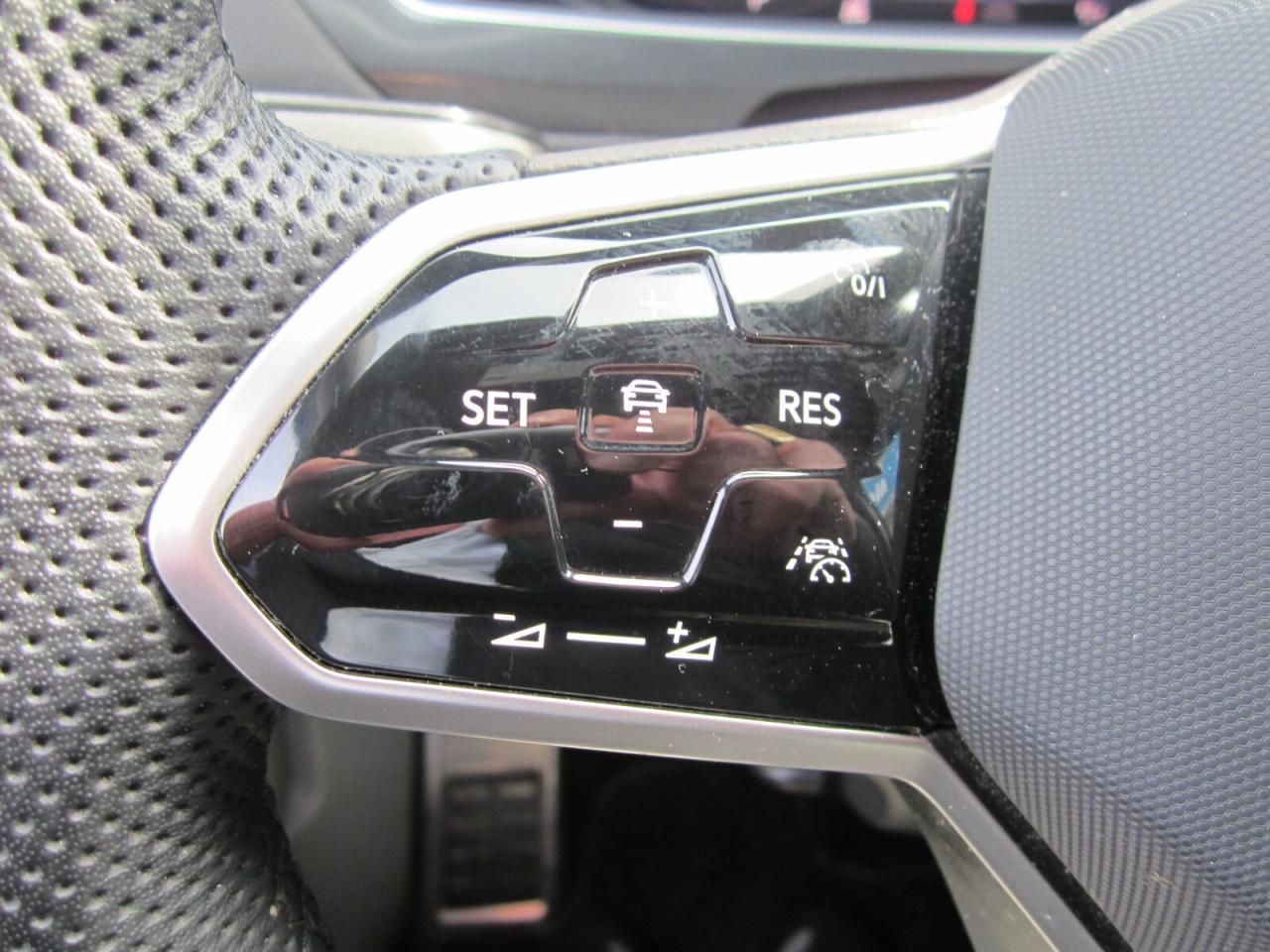 2024 Volkswagen Tiguan Highline R-Line 4MOTION NO ACCIDENTS Photo