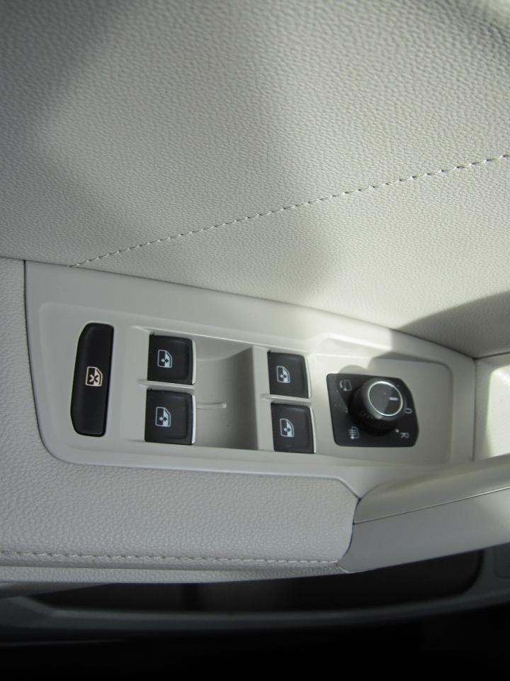 2024 Volkswagen Tiguan Highline R-Line 4MOTION NO ACCIDENTS Photo