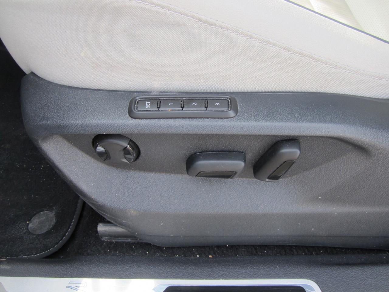 2024 Volkswagen Tiguan Highline R-Line 4MOTION NO ACCIDENTS Photo