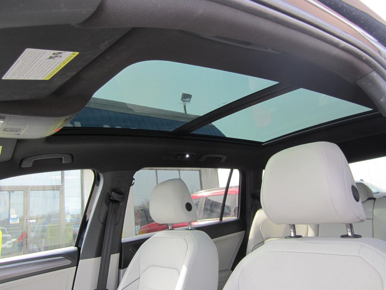 2024 Volkswagen Tiguan Highline R-Line 4MOTION NO ACCIDENTS Photo