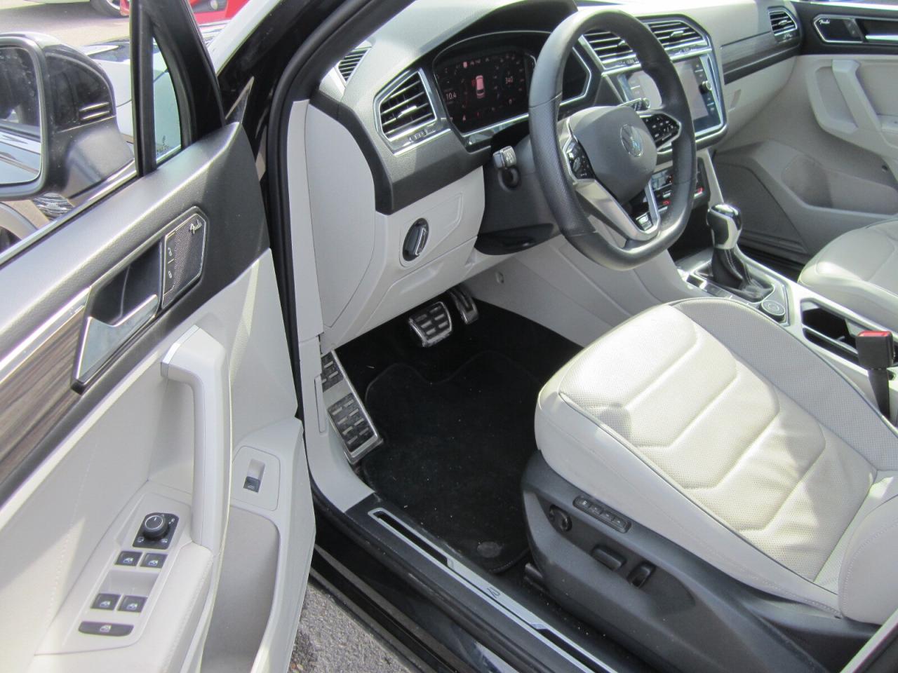 2024 Volkswagen Tiguan Highline R-Line 4MOTION NO ACCIDENTS Photo