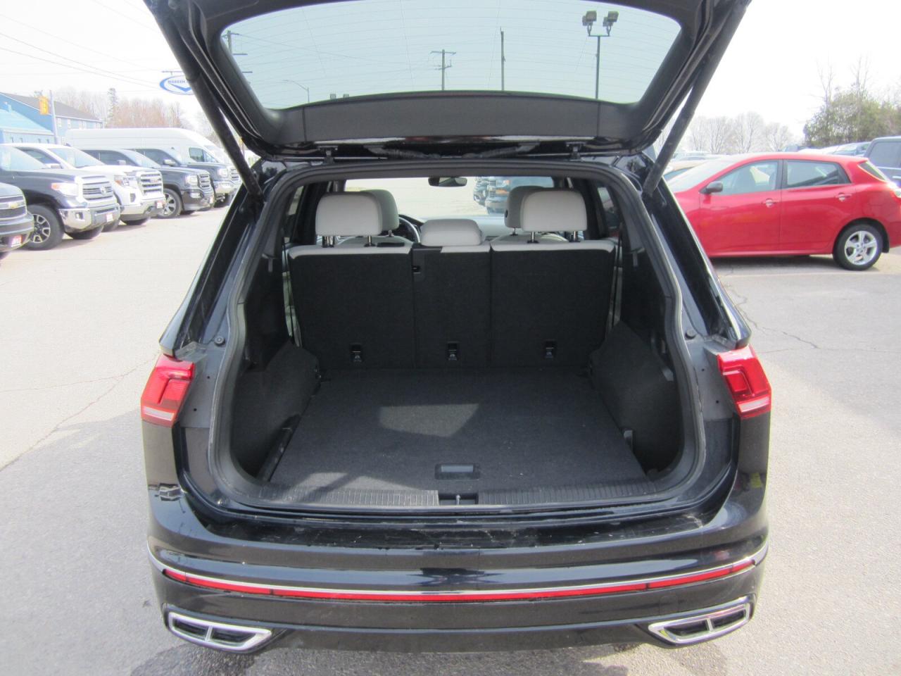 2024 Volkswagen Tiguan Highline R-Line 4MOTION NO ACCIDENTS Photo