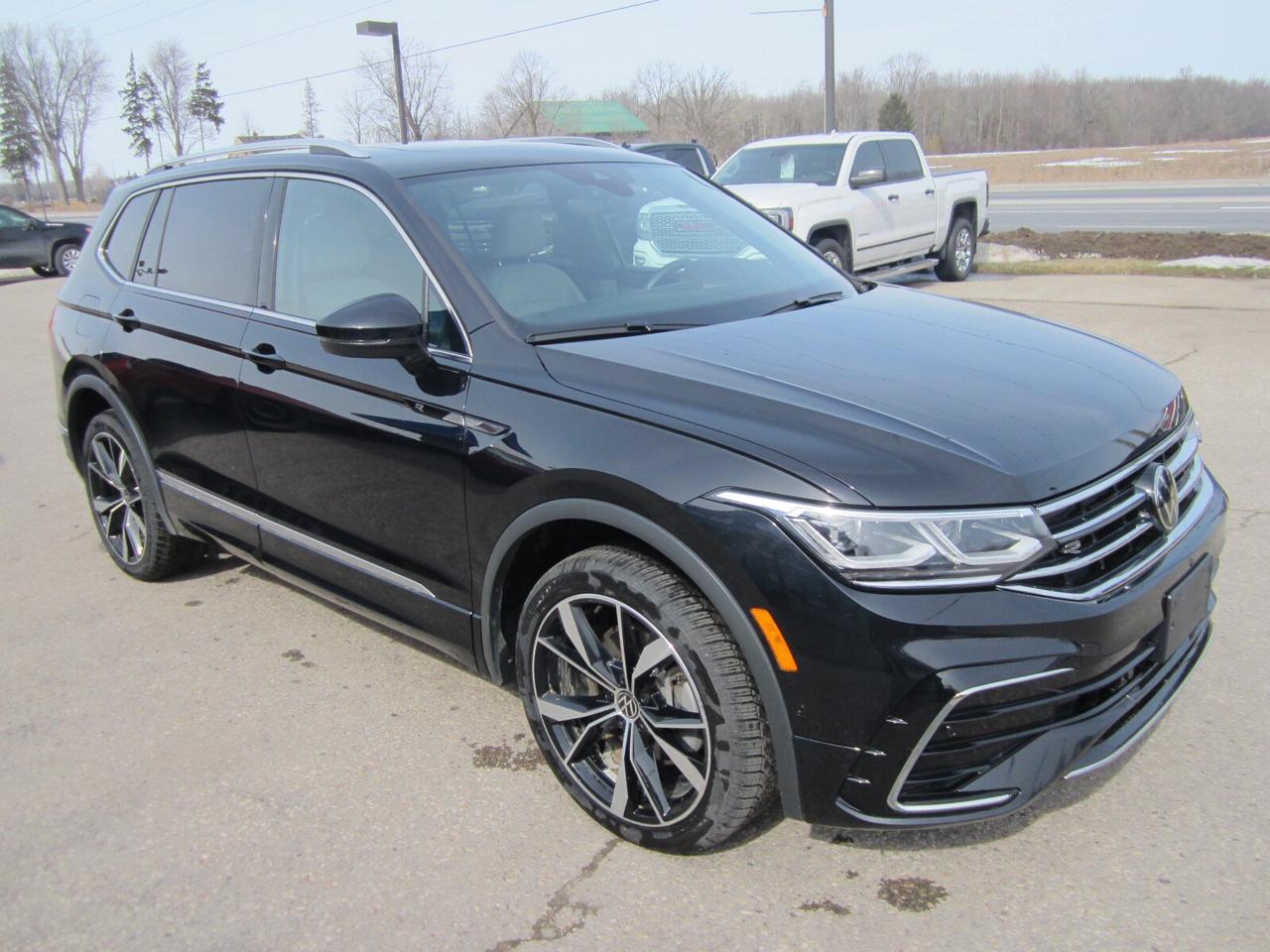 2024 Volkswagen Tiguan Highline R-Line 4MOTION NO ACCIDENTS Photo