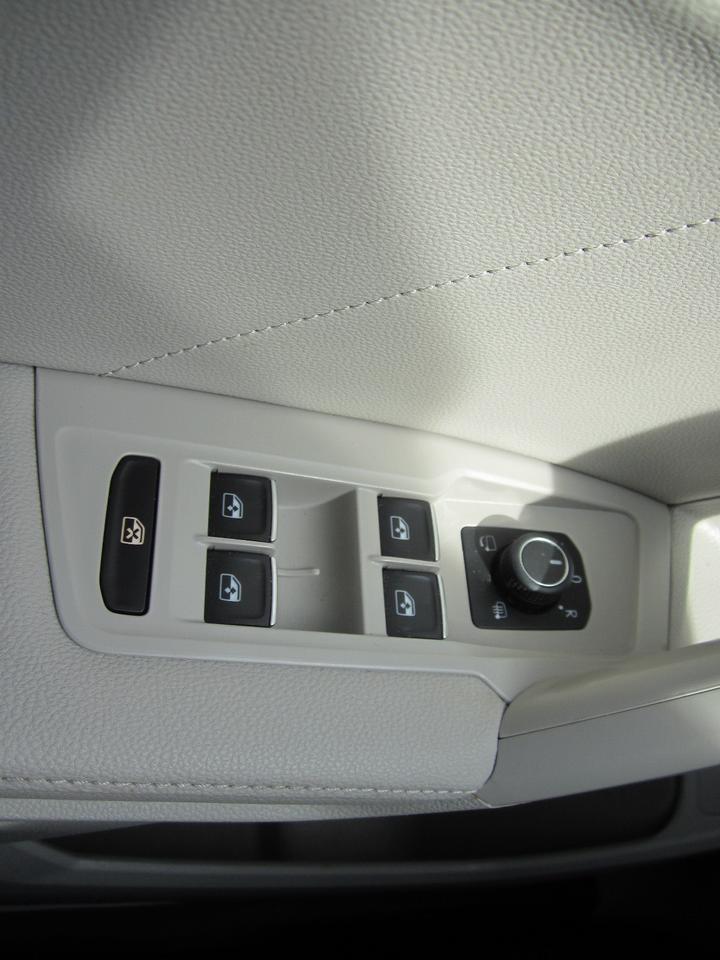 2024 Volkswagen Tiguan Highline R-Line 4MOTION NO ACCIDENTS Photo