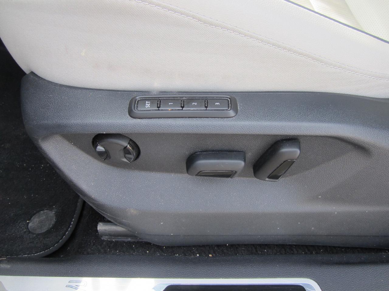 2024 Volkswagen Tiguan Highline R-Line 4MOTION NO ACCIDENTS Photo