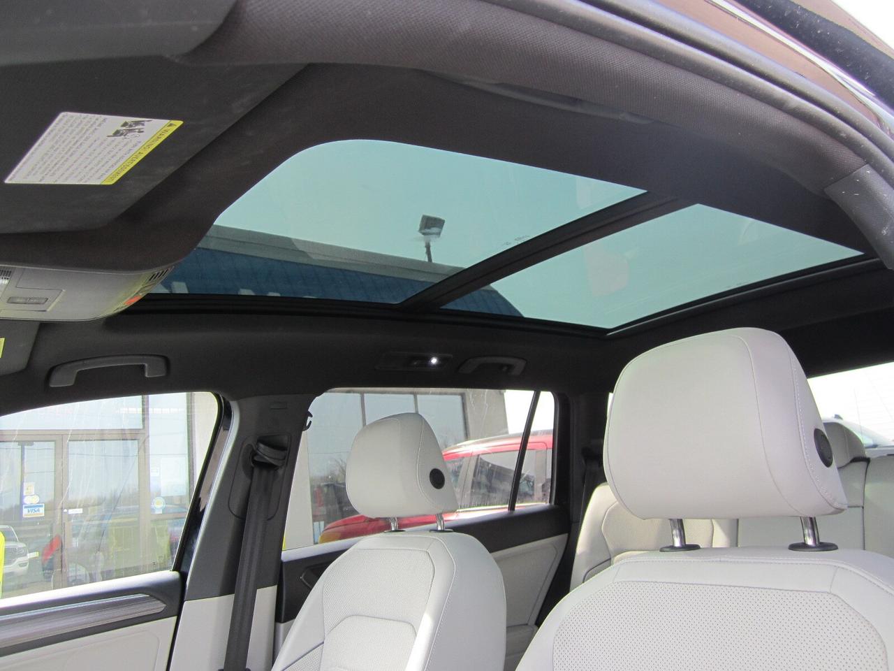 2024 Volkswagen Tiguan Highline R-Line 4MOTION NO ACCIDENTS Photo