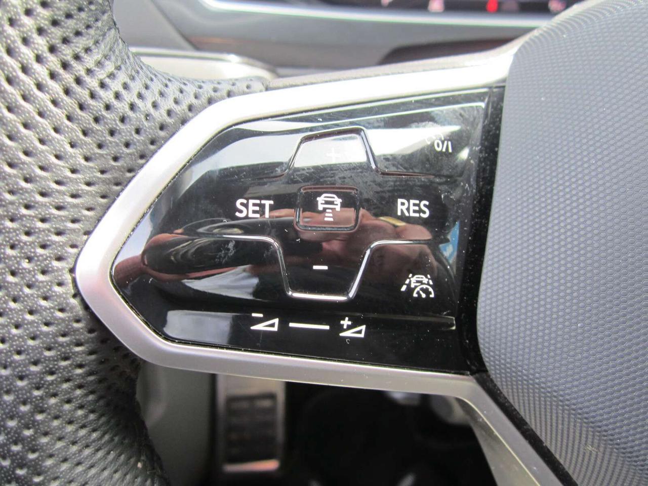 2024 Volkswagen Tiguan Highline RLine NO ACCIDENTS! 1 PRICE ONLY! NO FEES Photo