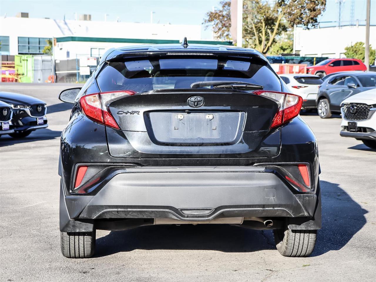 2021 Toyota C-HR One Owner No Accident  Apple Carplay  Heated Seats Photo4