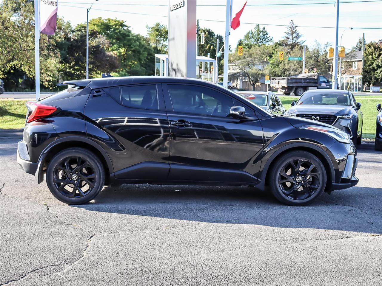2021 Toyota C-HR One Owner No Accident  Apple Carplay  Heated Seats Photo3