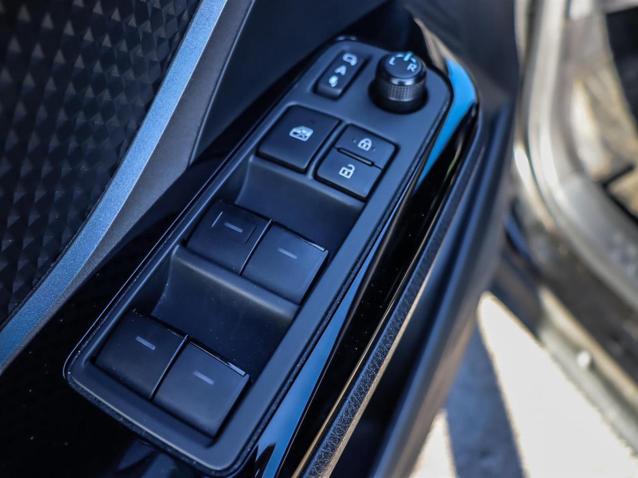 2021 Toyota C-HR One Owner No Accident  Apple Carplay  Heated Seats Photo