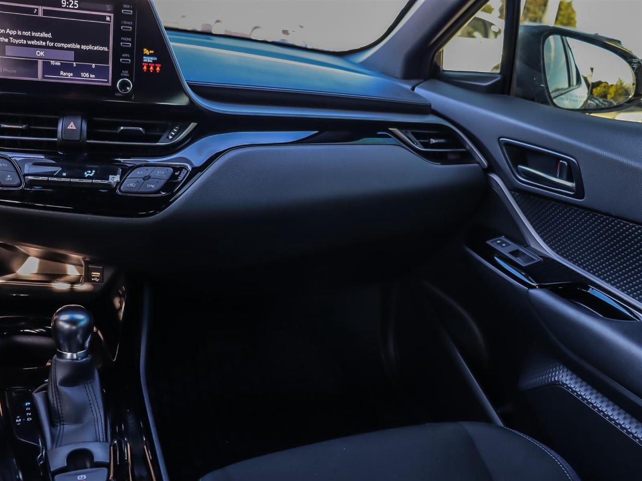 2021 Toyota C-HR One Owner No Accident  Apple Carplay  Heated Seats Photo