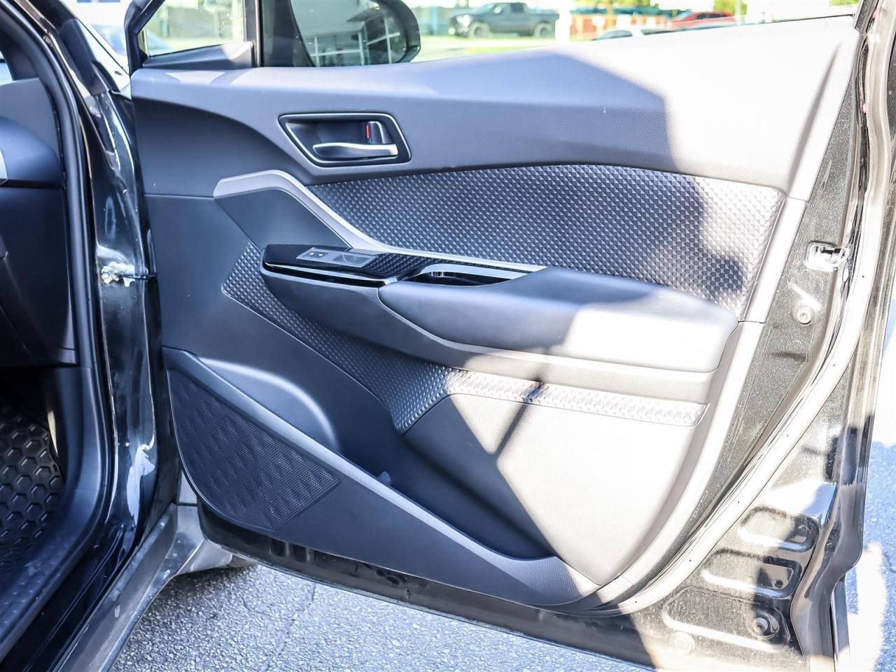 2021 Toyota C-HR One Owner No Accident  Apple Carplay  Heated Seats Photo