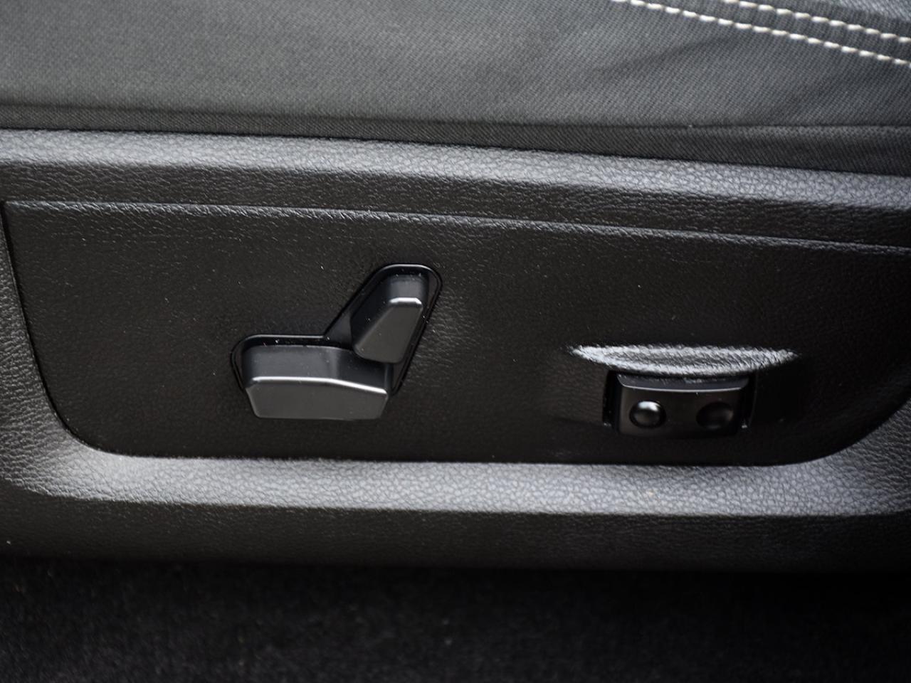 2023 RAM 1500 Classic WARLOCK Photo