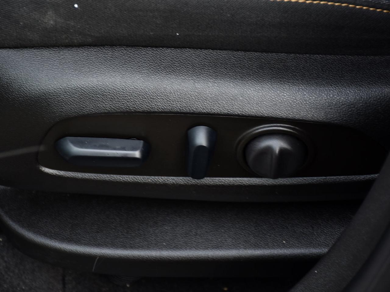 2023 Chevrolet Equinox LT   HEATED SEATS   AWD   FUEL EFFICIENT Photo