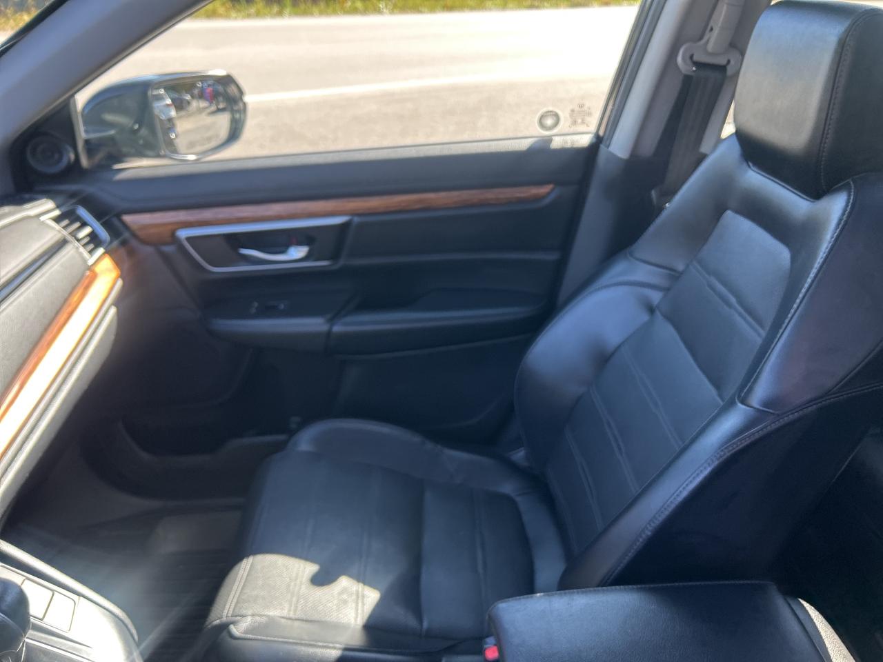 2017 Honda CR-V Touring, LDS, Crash Sensors, Nav, Bluetooth Photo