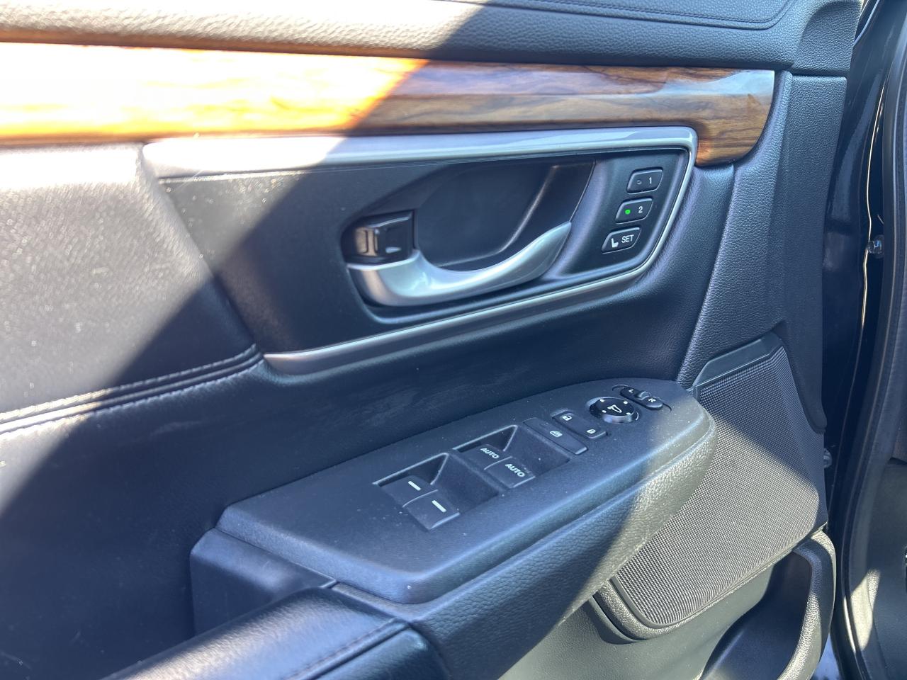 2017 Honda CR-V Touring, LDS, Crash Sensors, Nav, Bluetooth Photo