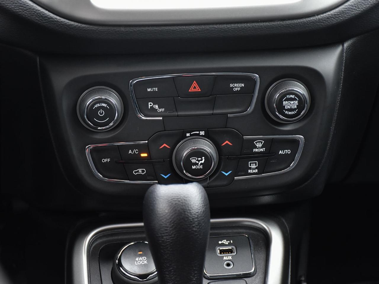 2020 Jeep Compass UPLAND II   WINTER TIRES   4x4   FUEL EFFICIENT Photo