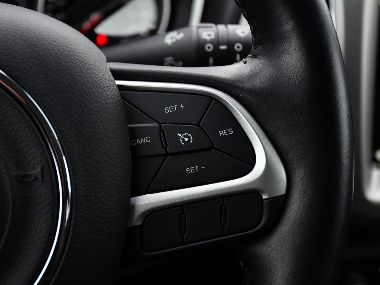 2020 Jeep Compass UPLAND II   WINTER TIRES   4x4   FUEL EFFICIENT Photo