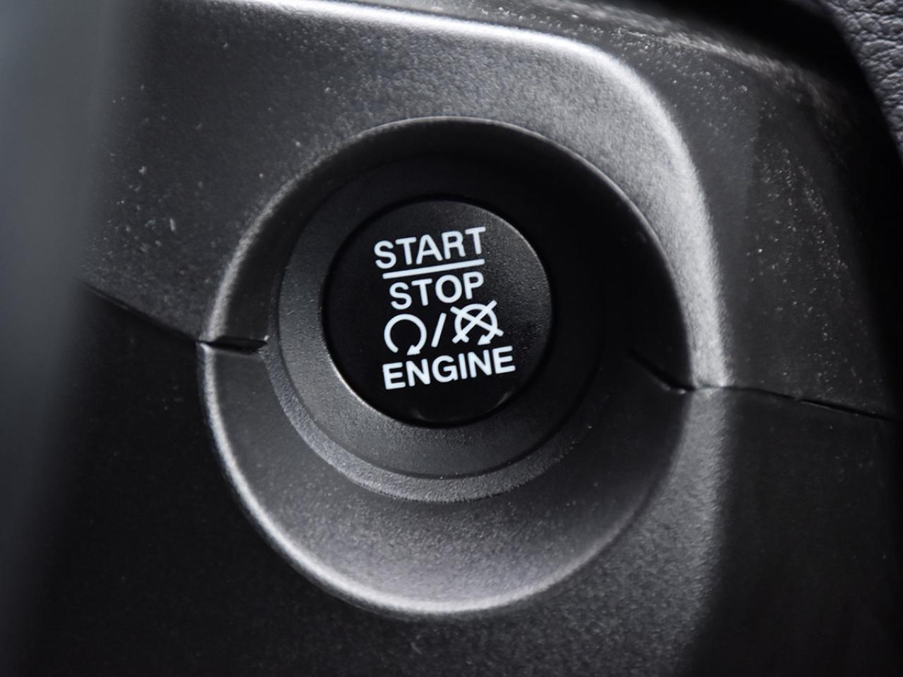 2020 Jeep Compass UPLAND II   WINTER TIRES   4x4   FUEL EFFICIENT Photo