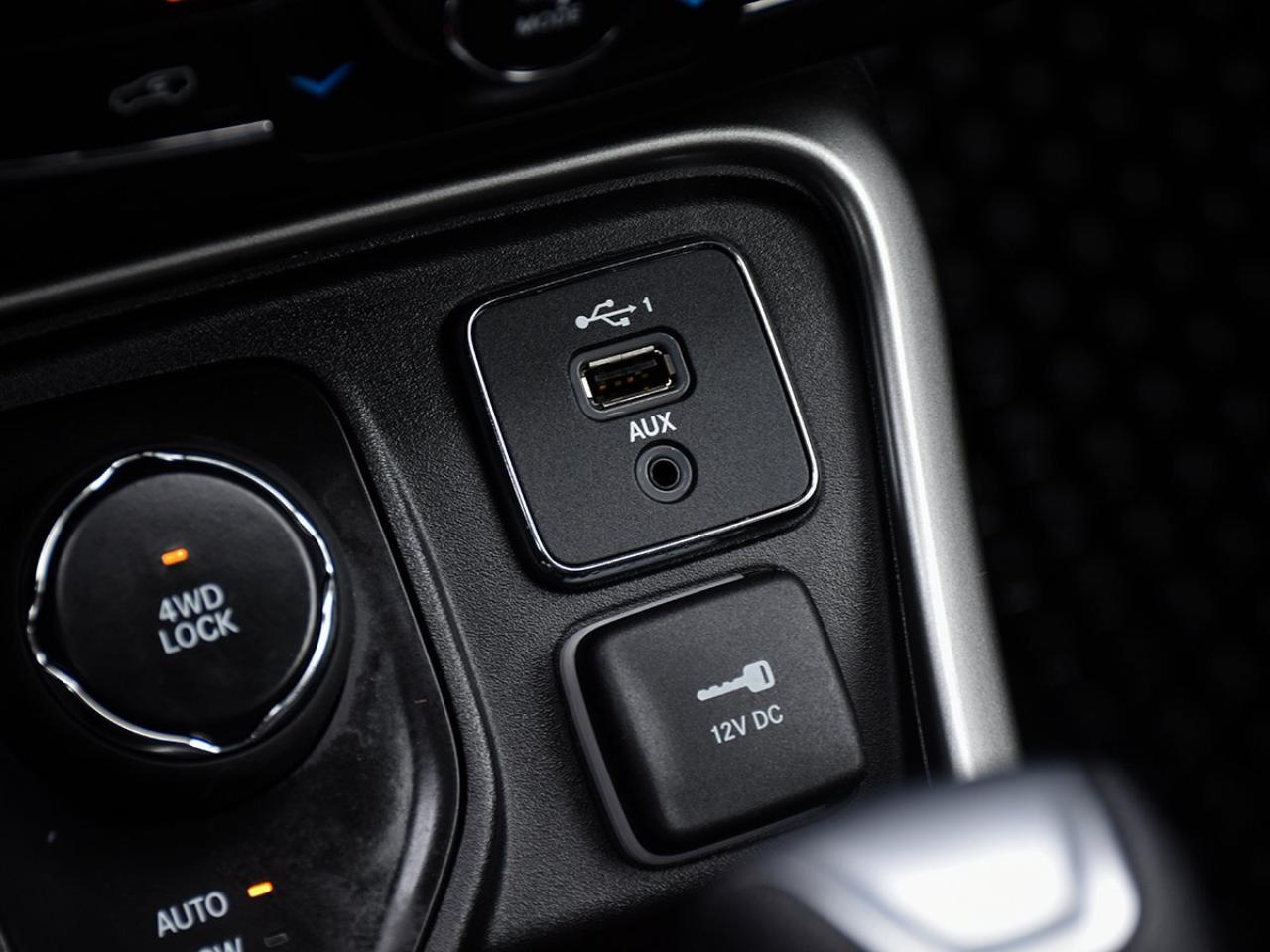 2020 Jeep Compass UPLAND II   WINTER TIRES   4x4   FUEL EFFICIENT Photo