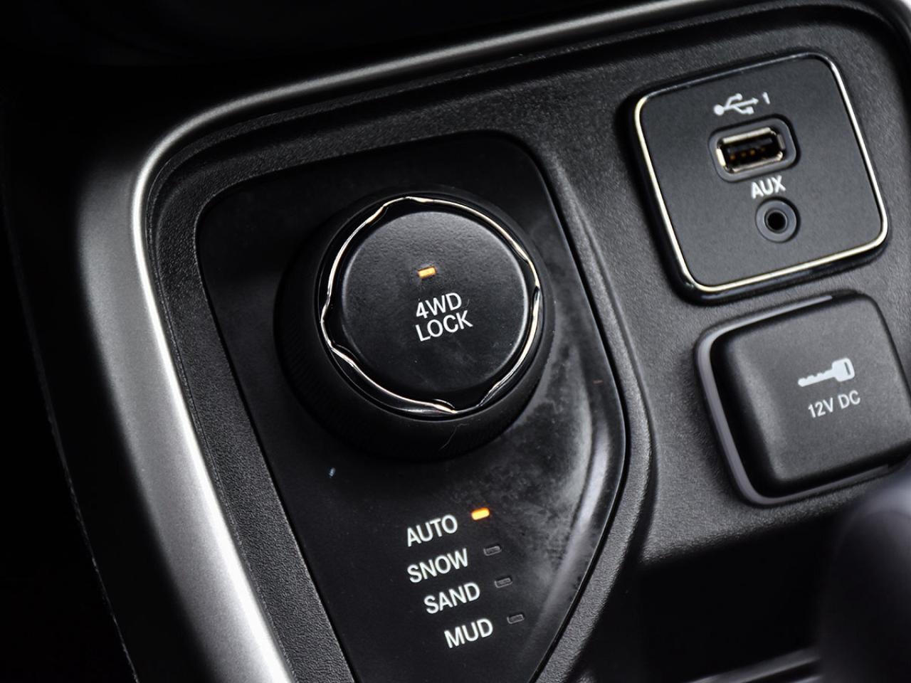 2020 Jeep Compass UPLAND II   WINTER TIRES   4x4   FUEL EFFICIENT Photo