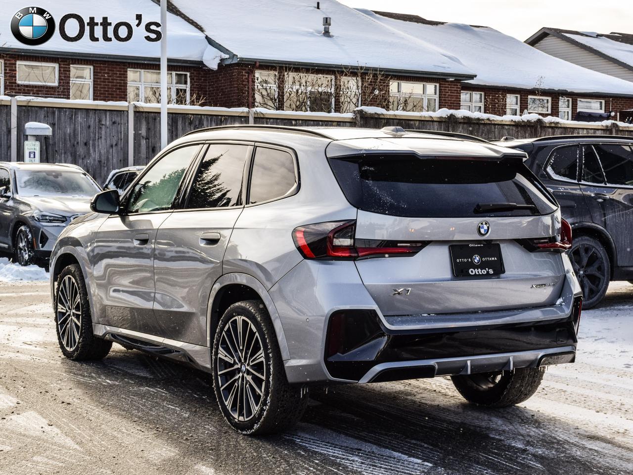 2023 BMW X1 xDrive28i Photo3