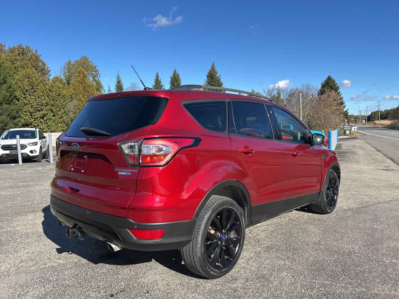 2017 Ford Escape Titanium, Nav, Back Up Cam, Pano Sunroof, TCS Photo4