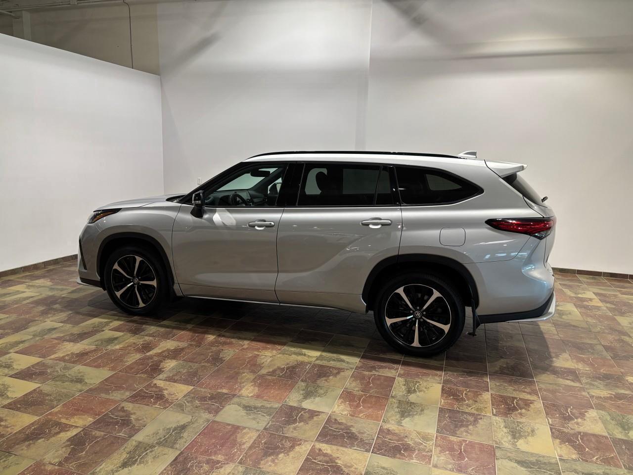 2021 Toyota Highlander XSE Photo4