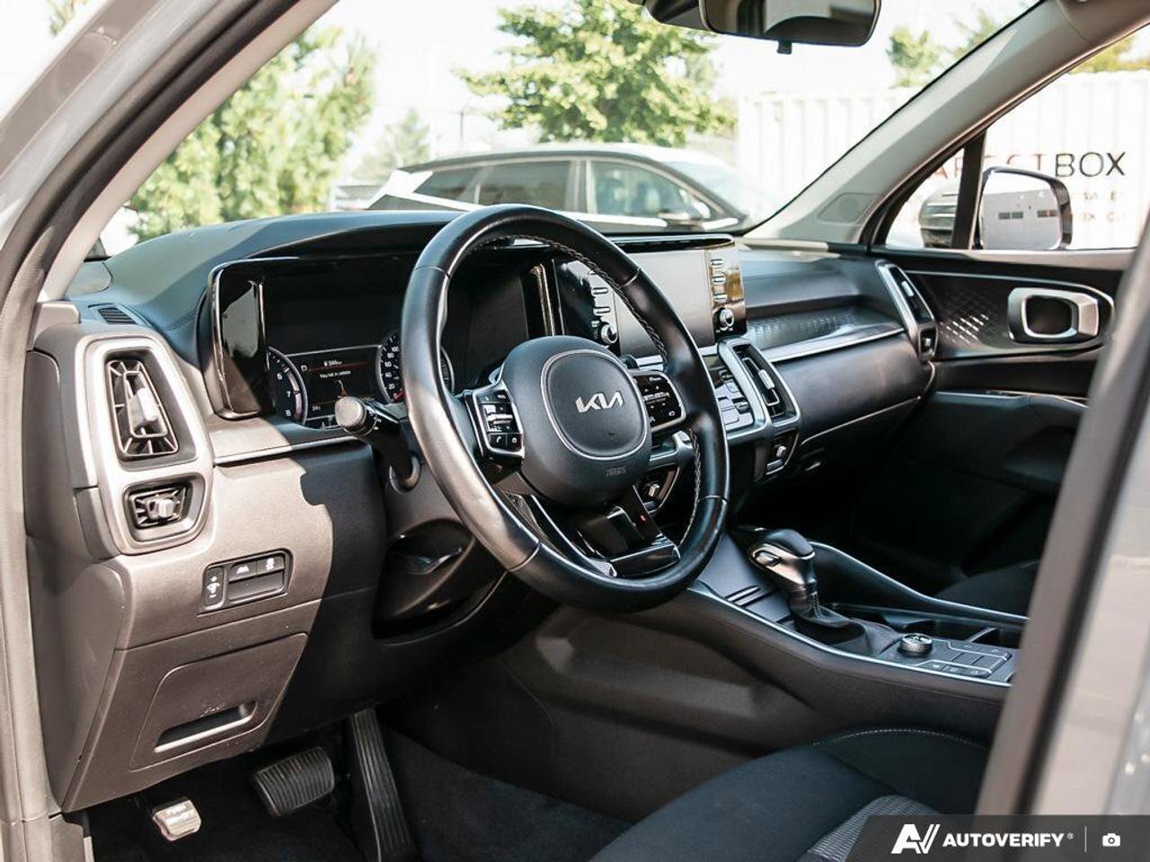 2022 Kia Sorento LX PREM   Heated Seats   Apple CarPlay   Backup Ca Photo