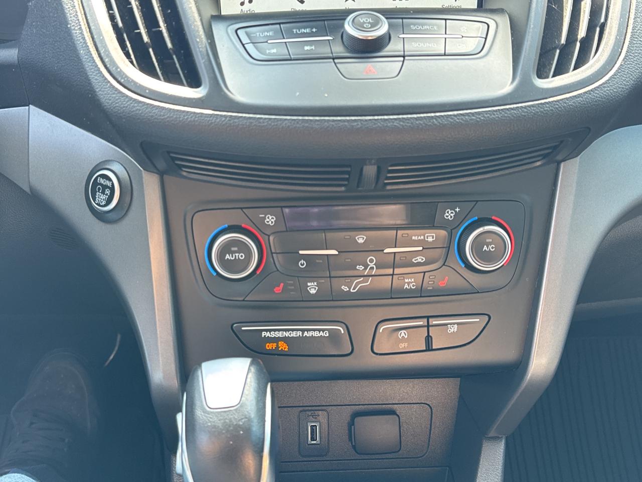 2019 Ford Escape SEL, Bluetooth, Nav, Back Up Cam Photo