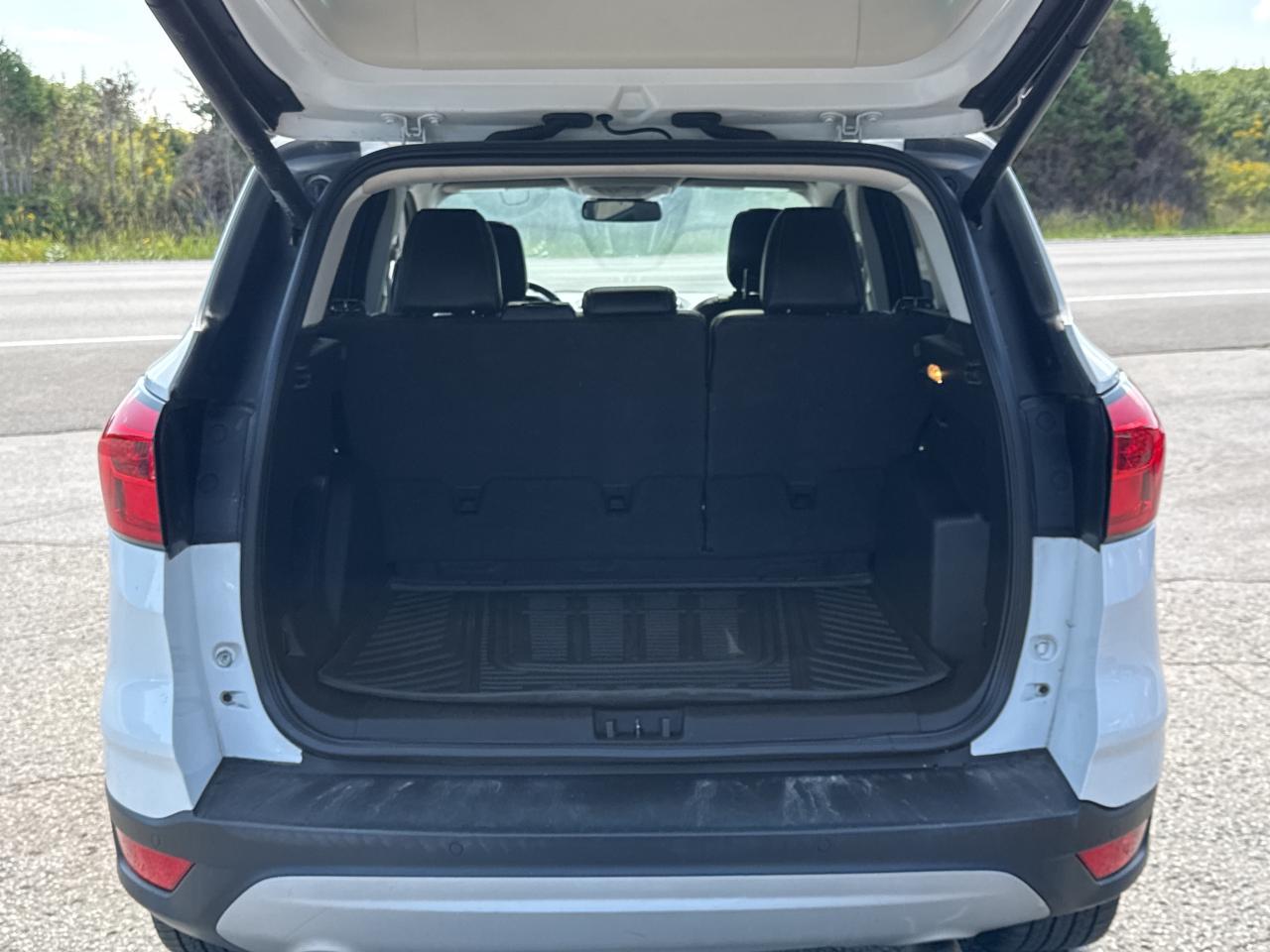 2019 Ford Escape SEL, Bluetooth, Nav, Back Up Cam Photo