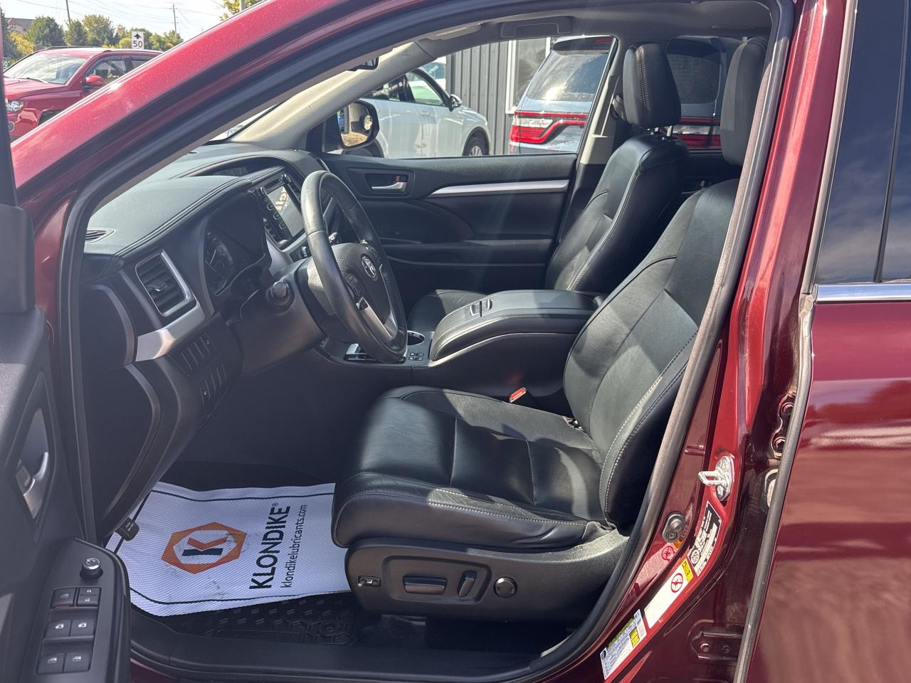 2016 Toyota Highlander XLE, Bluetooth, Nav, Back Up Cam Photo