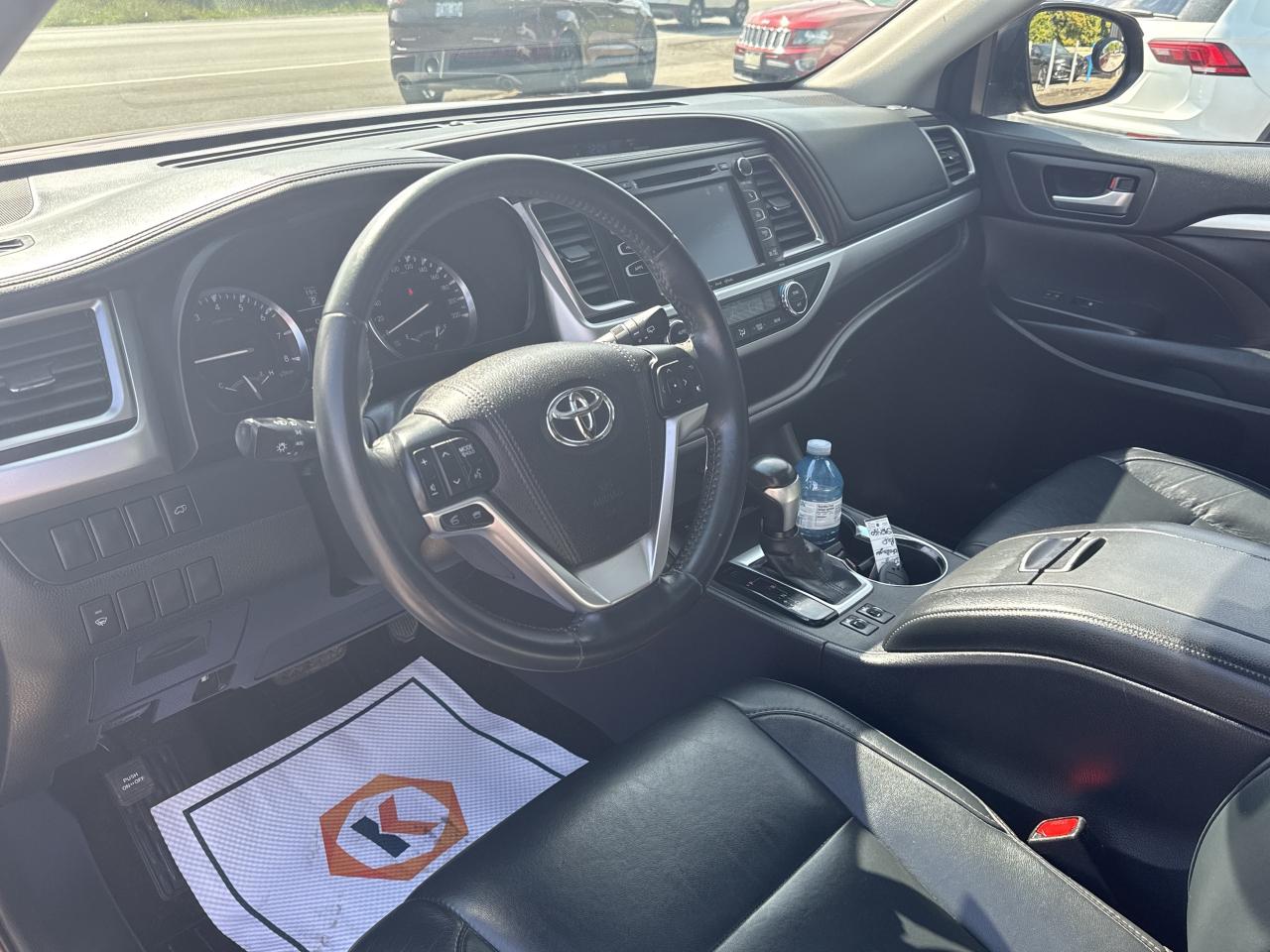 2016 Toyota Highlander XLE, Bluetooth, Nav, Back Up Cam Photo