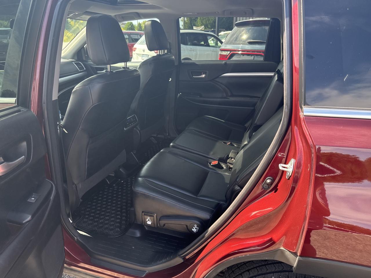 2016 Toyota Highlander XLE, Bluetooth, Nav, Back Up Cam Photo